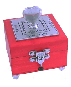 Romantic Heart-Shaped Wooden Keepsake Box 1