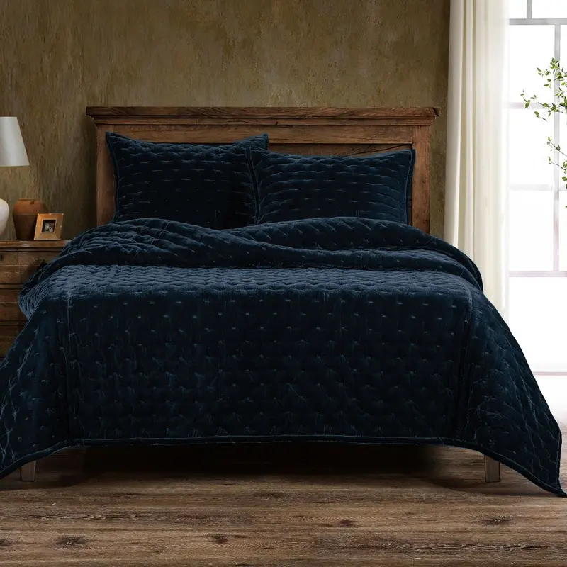 Sierpnia Midnight Blue Velvet King Quilt Set (3-Piece, Silk-Look) 1